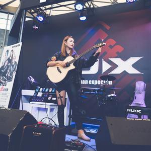 老头在妓女体内谢精子
